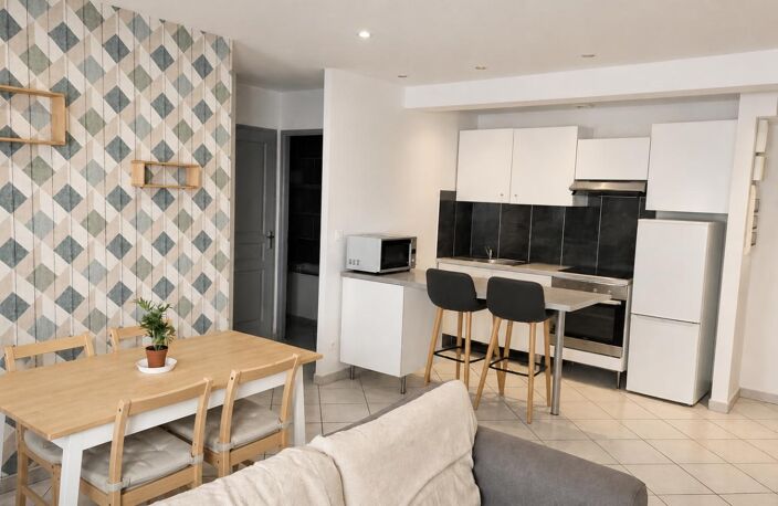 T2 meublé – 41,5 m² – libre de toute occupation – Résidence sécurisée Alco / Saint-Clément — photo 2