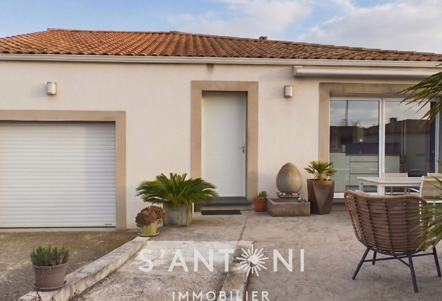 Villa — photo 1