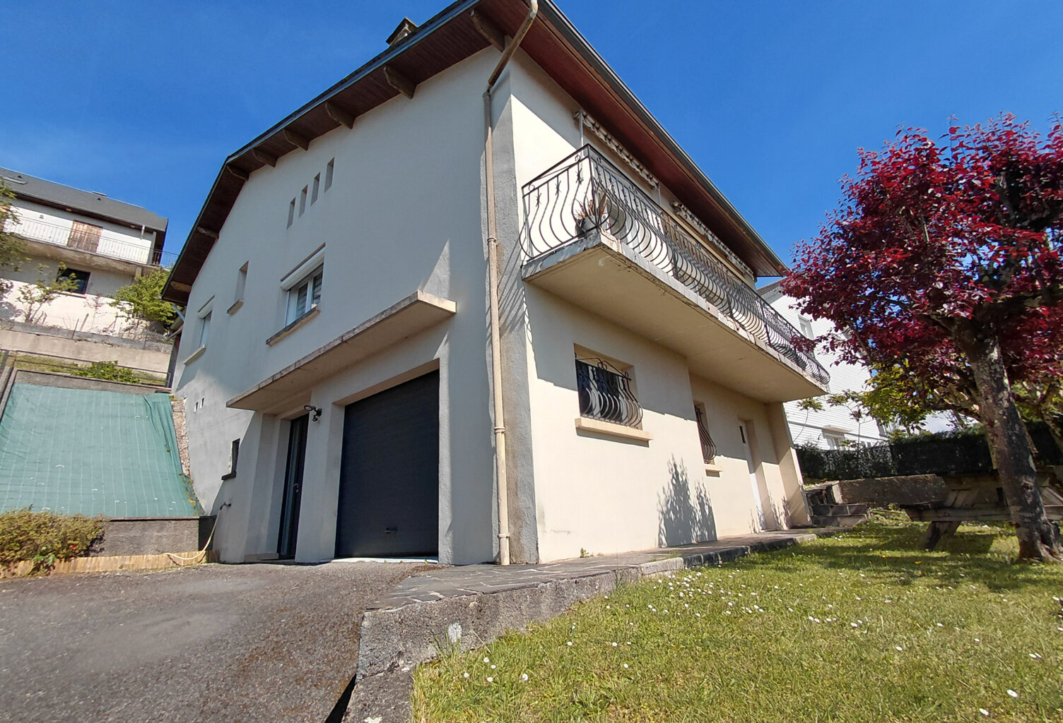 Maison quartier de Sarsan avec vue montagne — photo 1