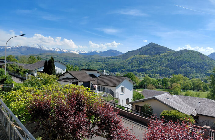Maison quartier de Sarsan avec vue montagne — photo 2