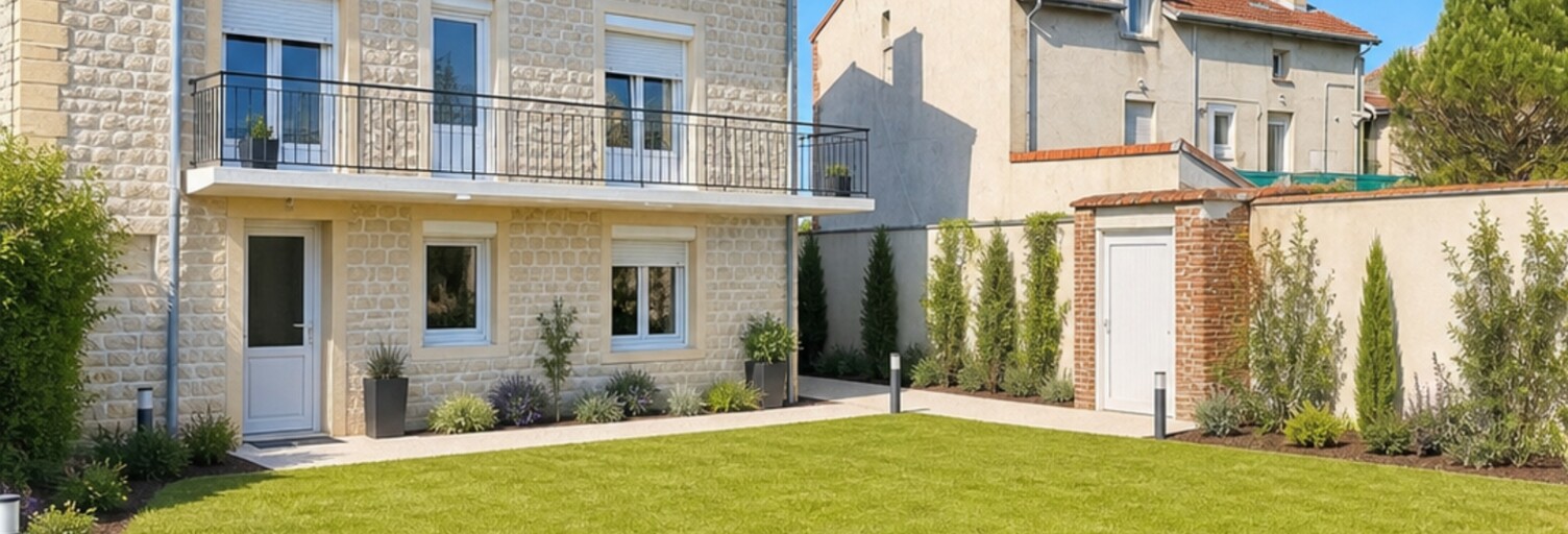 Immeuble  225 m² à vendre à Fraisses (42490)