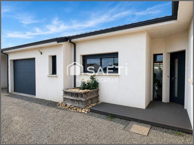 Maison contemporaine de plain pied avec piscine — photo du bien