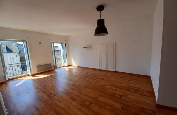 La Charité centre-ville, Grand appartement spacieux T3, trés — photo 2