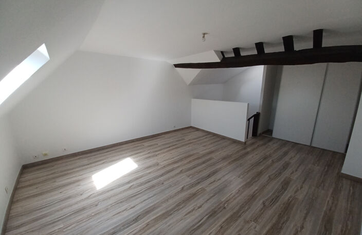 La Charité centre-ville, Grand appartement spacieux T3, trés — photo 3