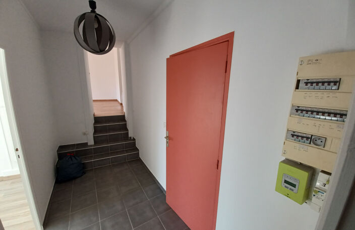 La Charité centre-ville, Grand appartement spacieux T3, trés — photo 5
