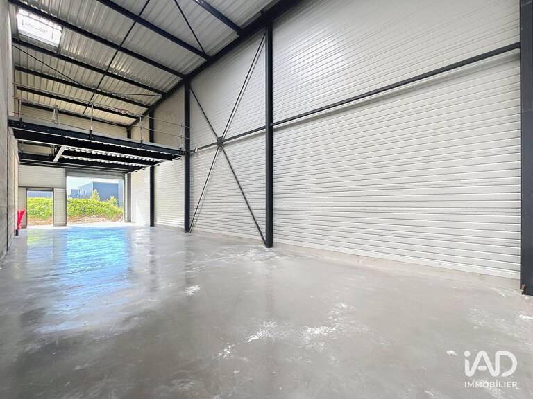 Location Local d'activités 162 m&sup2; — photo 1