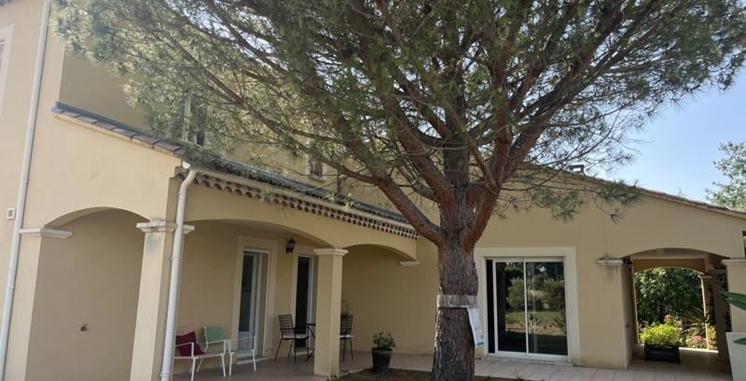Villa de 7 pièces principales — photo 1