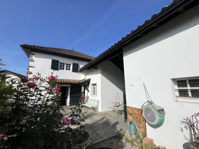 Maison en pierre de 5 pièces principales — photo du bien