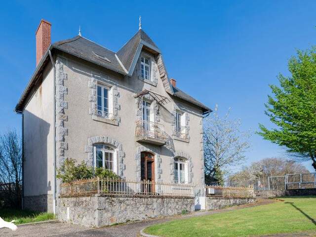 Maison en pierre de 7 pièces principales — photo du bien