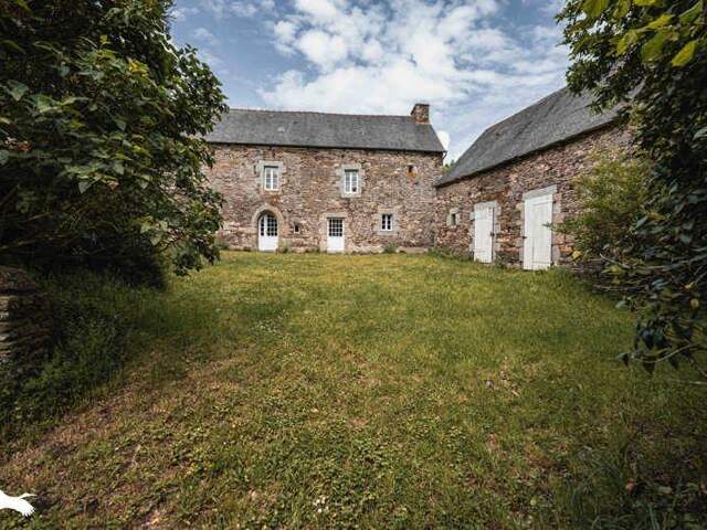 Maison en pierre de 6 pièces principales — photo du bien