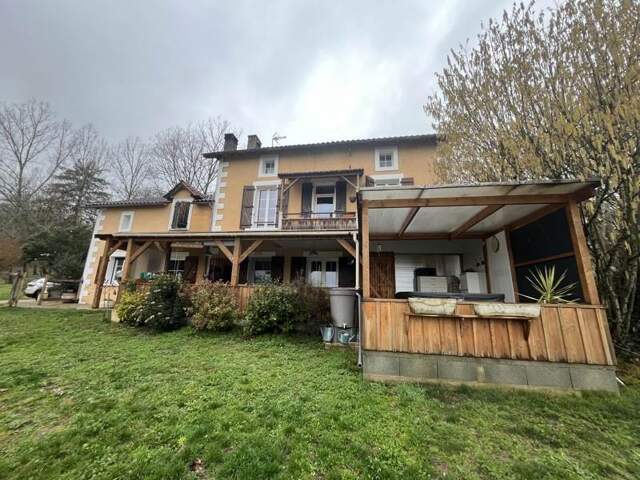 Maison en pierre de 12 pièces principales — photo du bien