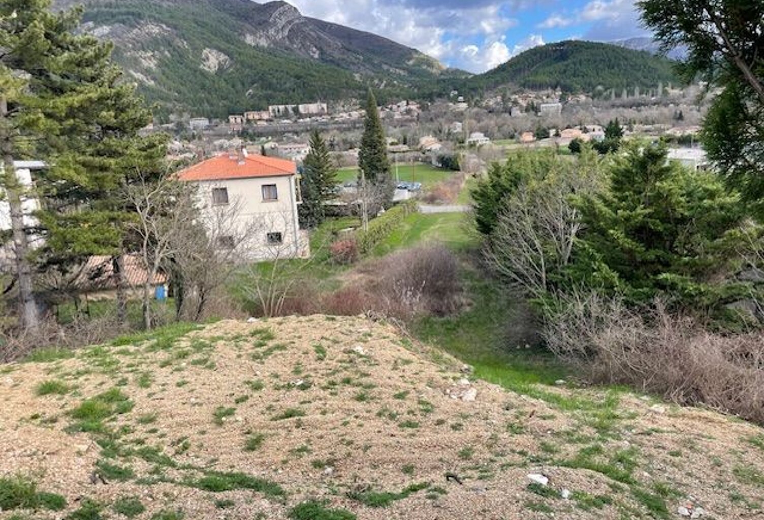 Terrain Constructible Idéalement Situé à Serres (05700) : Opportunité à Saisir ! — photo 1