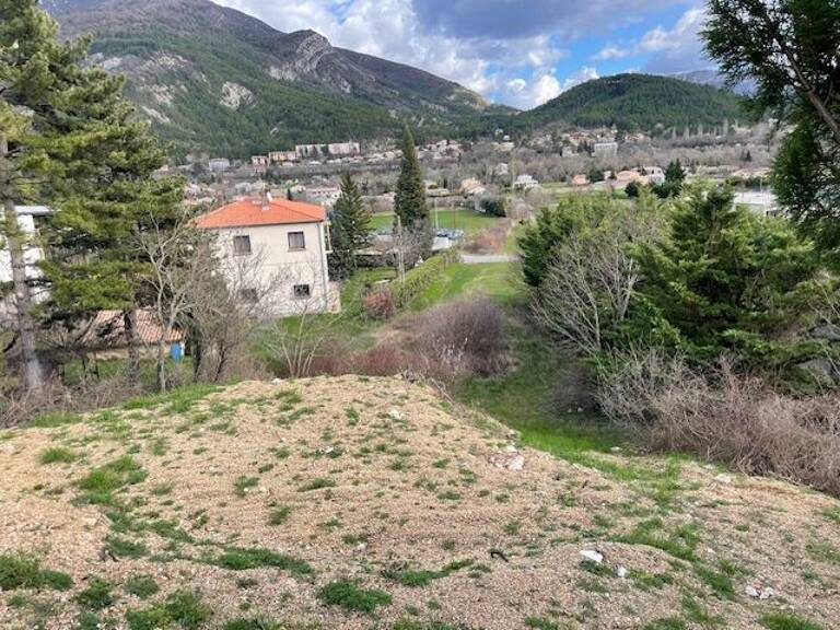 Terrain Constructible Idéalement Situé à Serres (05700) : Opportunité à Saisir ! — photo 1