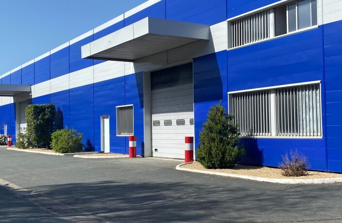 Bureau à louer de 86 m2 cloisonné en deux parties dans une ZAC à Achères au prix de 825 € H.T. H.C. / mois — photo 4