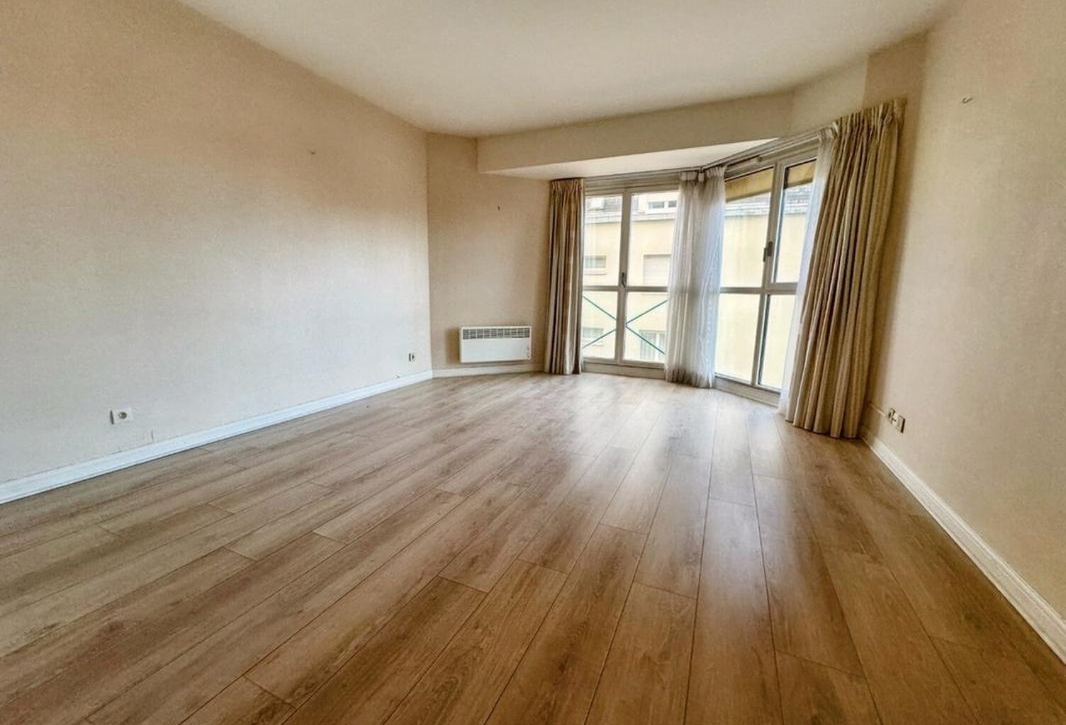 TOURS CENTRE – STUDIO 30 M² LIBRE – PARKING ET CAVE – RÉSIDENCE SERVICES SENIORS L’ORANGERIE — photo 1