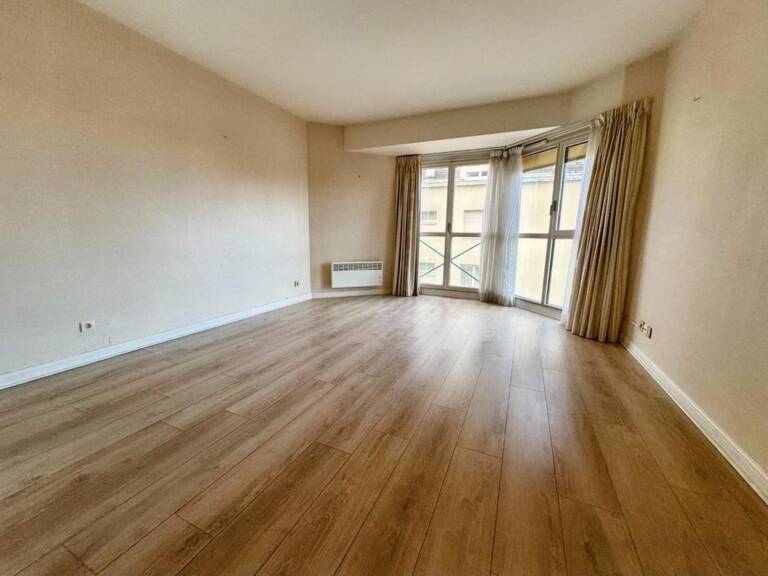 TOURS CENTRE – STUDIO 30 M² LIBRE – PARKING ET CAVE – RÉSIDENCE SERVICES SENIORS L’ORANGERIE — photo 1