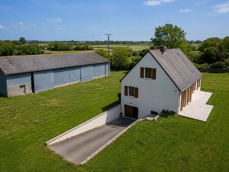 Propriété rare avec bâtiment indépendant de 563 m² sur 7 251 m² de terrain à Regnéville-sur-Mer (50) — photo 1