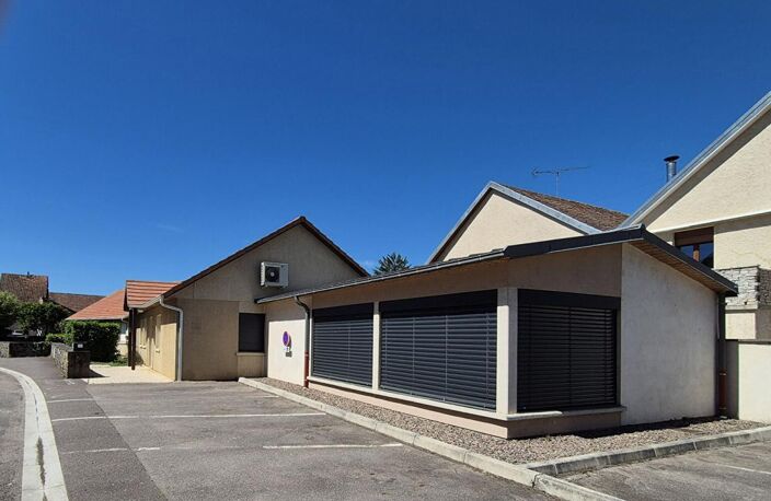 Maison plain pied de 280 m2 sur 613 m2 de terrain clos avec piscine couverte — photo 3