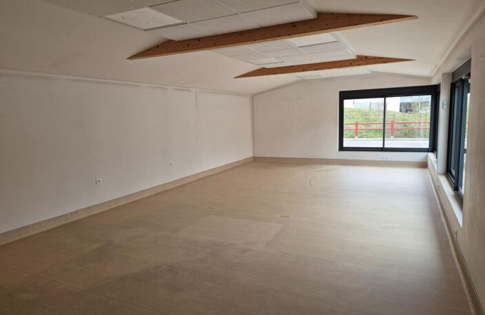 Maison plain pied de 280 m2 sur 613 m2 de terrain clos avec piscine couverte — photo 5