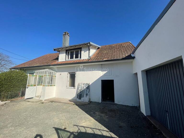 Maison à rénover sur 10 ares de terrain clos et arboré — photo 1