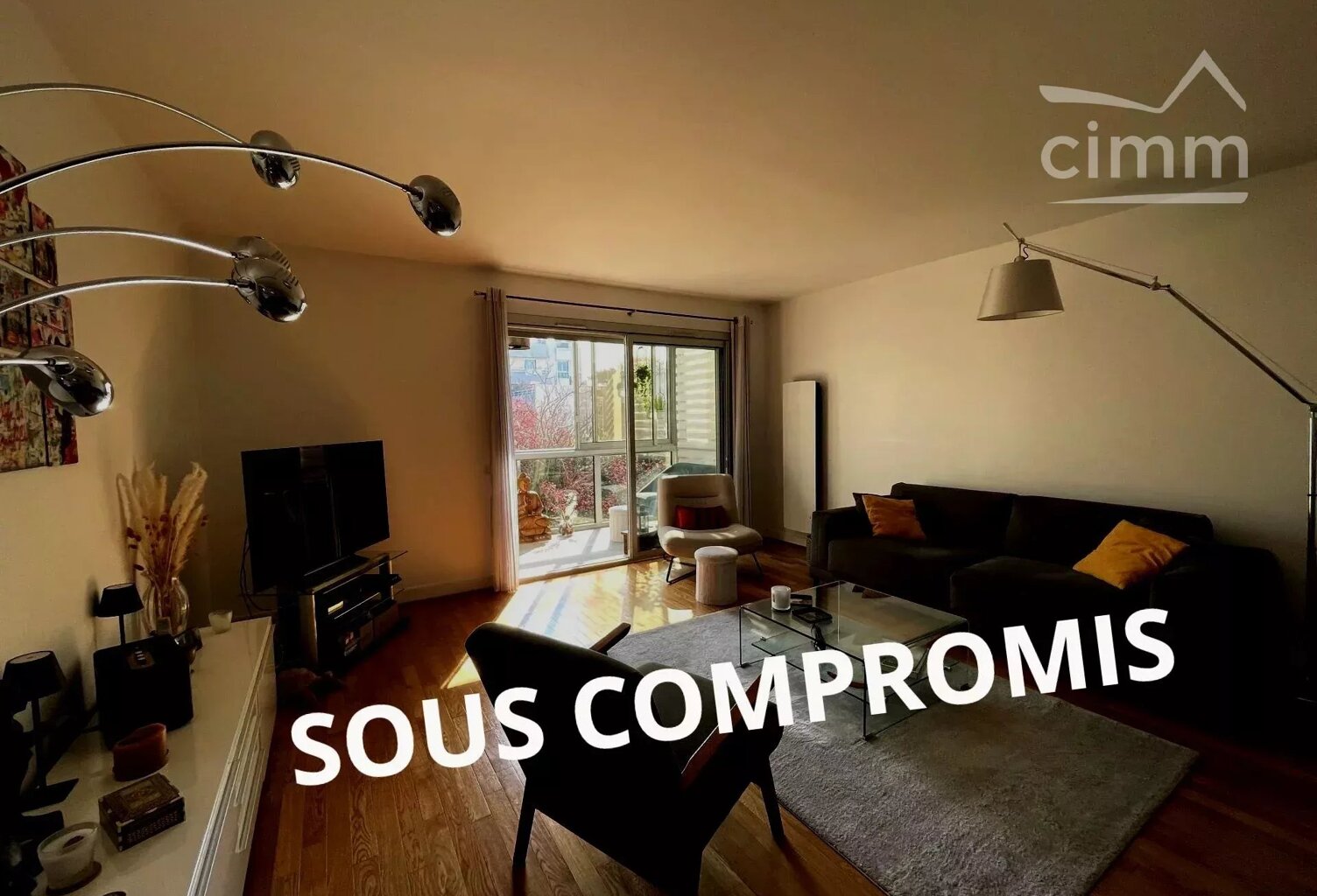 Verdure et beaux volumes pour ce T4 avec loggia, caves et parkin — photo 1