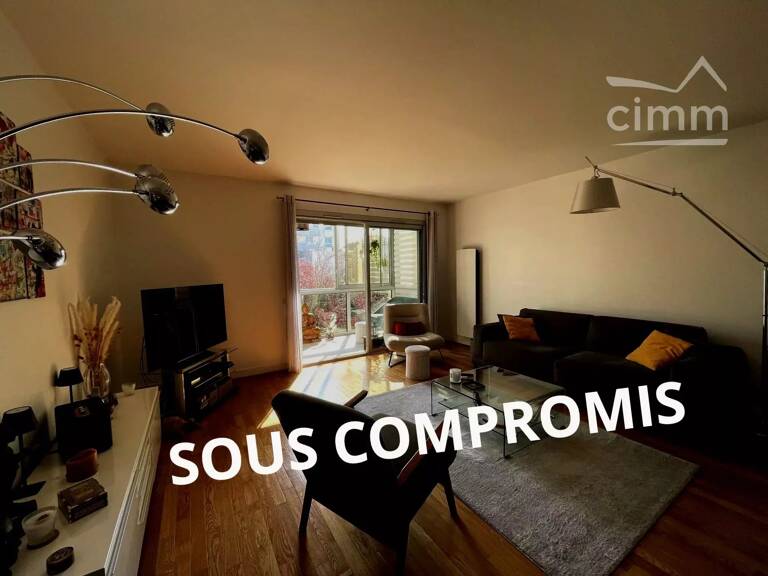 Verdure et beaux volumes pour ce T4 avec loggia, caves et parkin — photo 1