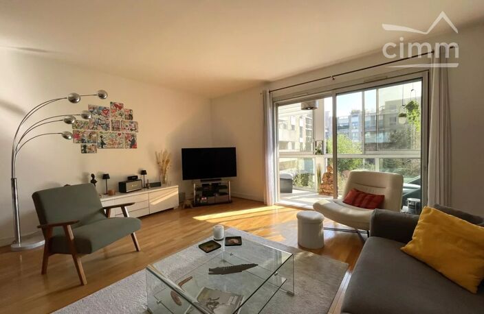 Verdure et beaux volumes pour ce T4 avec loggia, caves et parkin — photo 2