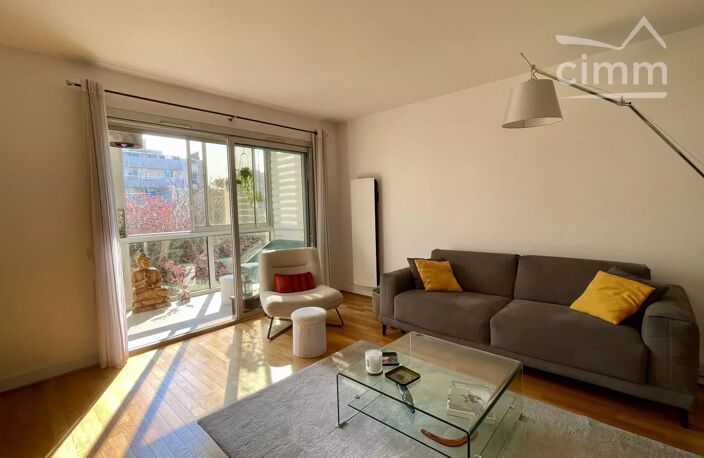 Verdure et beaux volumes pour ce T4 avec loggia, caves et parkin — photo 3