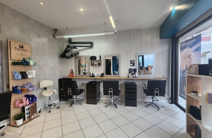 À vendre : Fonds de commerce – Salon de coiffure (61 000 €) - La Brée Les Bains - Île d’Oléron — photo 2