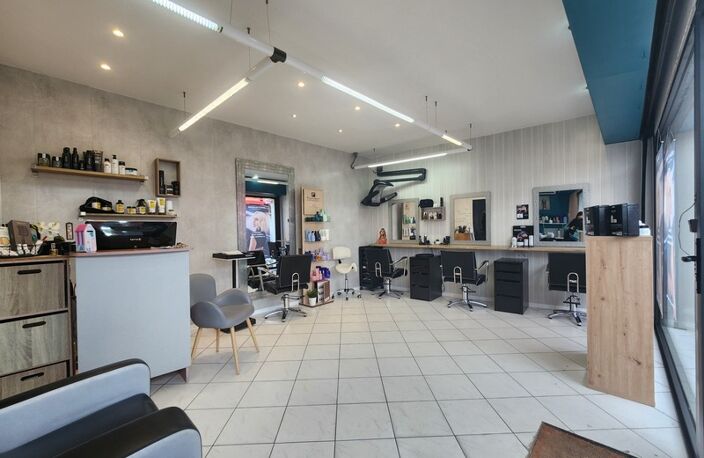 À vendre : Fonds de commerce – Salon de coiffure (61 000 €) - La Brée Les Bains - Île d’Oléron — photo 4
