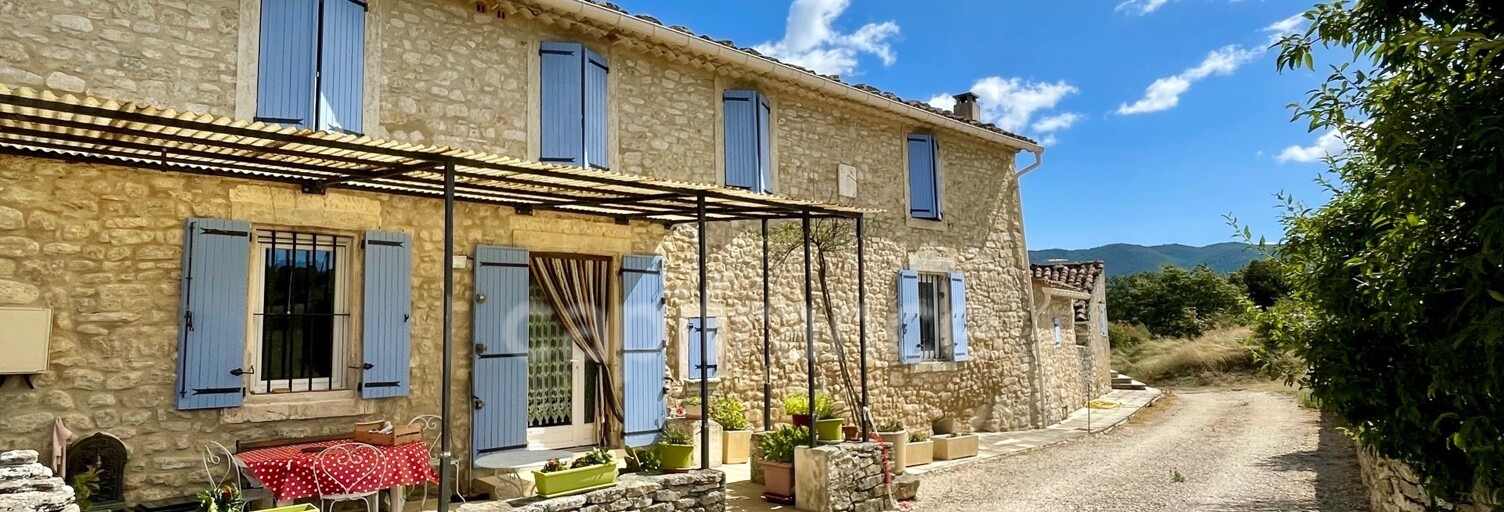 Maison 9 Pièces 235 m² à vendre à Saint-Martin-de-Castillon (84750)