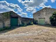 A vendre Bâtisse en pierre rénovée de 235 m² habitables et ses dépendances de 300 m2 - Terrain de 100 000,00 m² — photo 3