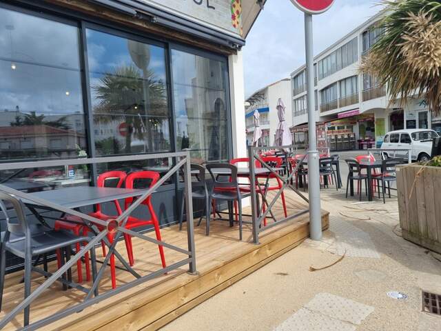RESTAURANT-PIZZERIA-BURGERS AVEC VUE MER À NOTRE-DAME-DE-MONTS (85), ouvert 9 mois l'année, Prix NEGOCIABLE — photo du bien