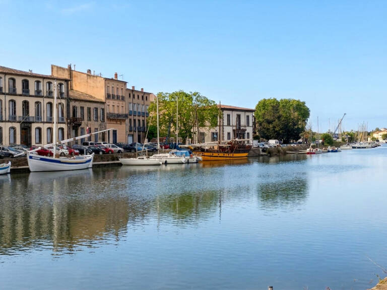 Appartement à vendre 2 pièces AGDE (34) - Un 2 pièces lumineux à réinventer dans l’une des rues les plus authentiques d’Agde — photo 1