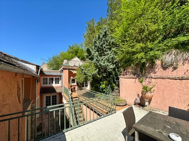 NEMOURS (77) centre ville. Maison Atypique 7 pièces de 170 m² avec extérieurs en plusieurs terrasses — photo du bien