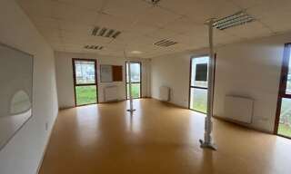 Bureau  760 m² à louer à Saint-Évarzec (29170)