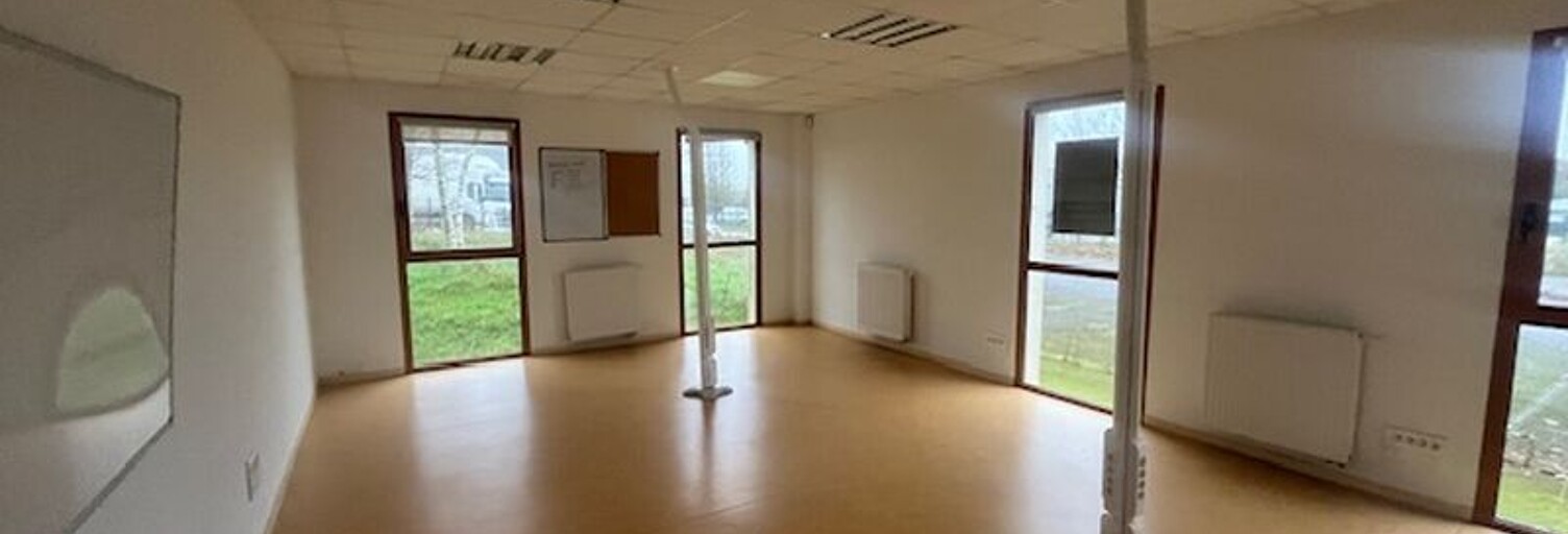 Bureau  760 m² à louer à Saint-Évarzec (29170)