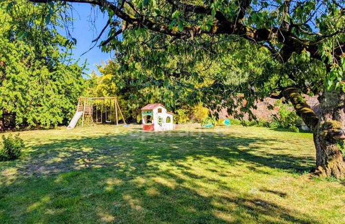 Maison familiale atypique - DPE C - vaste terrain arboré — photo 2