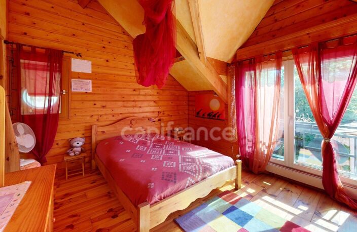 Maison familiale atypique - DPE C - vaste terrain arboré — photo 3