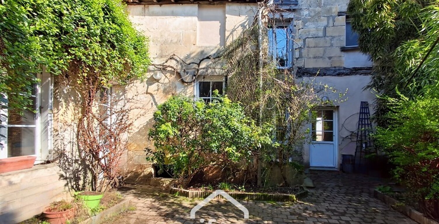 Maison à vendre 6 pièces LA CHARTRE SUR LE LOIR (72) Maison de caractère – cœur de ville – 181 m² – cour, dépendance et caves — photo 1