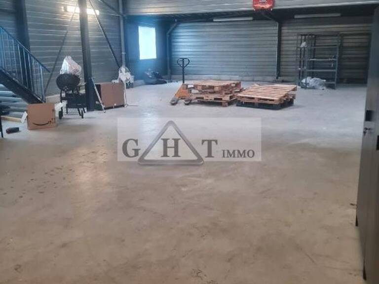 Local d'activité de 300 m² à louer à DOMONT — photo 1
