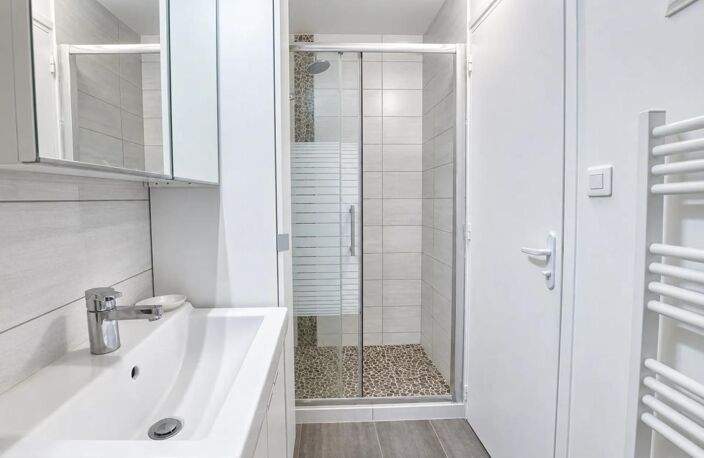 Propriété avec maison, grange, hangar, terrain 1672m² — photo 4