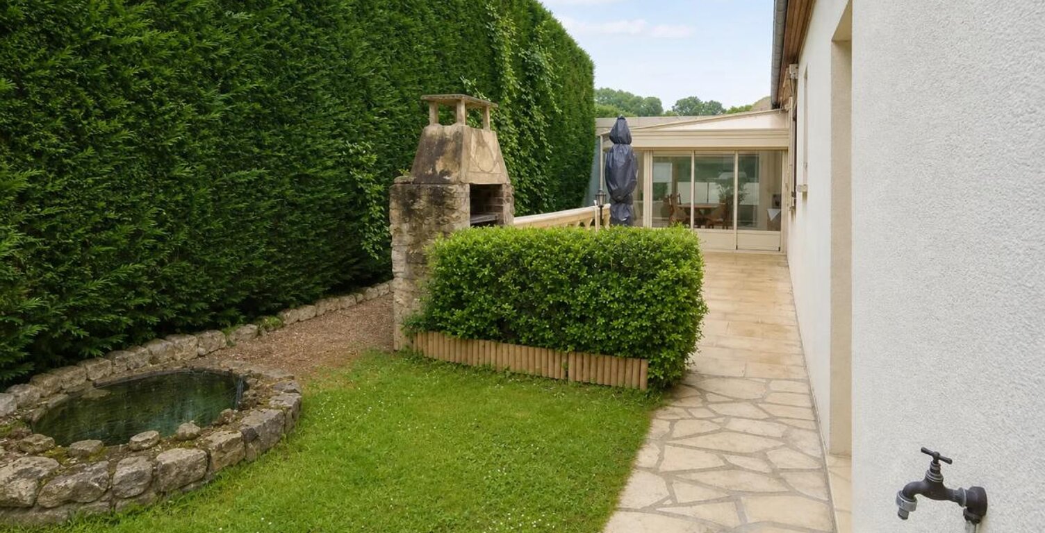 Maison de plain-pied avec piscine à Morée — photo 1