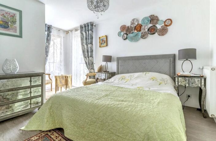Colombes : Élégant T4 avec Double Balcon — photo 2