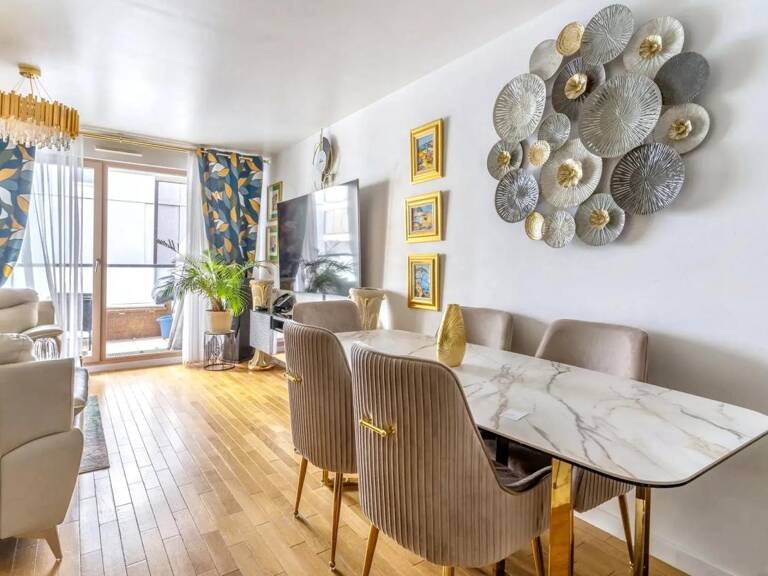 Colombes : Élégant T4 avec Double Balcon — photo 1
