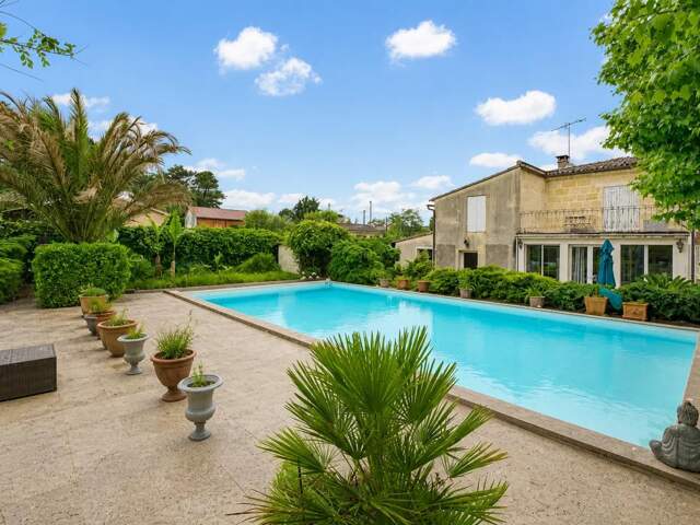 Maison avec Piscine à Saint-Caprais-de-Bordeaux — photo du bien