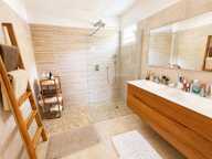 PETIT-BOURG — MAISON FAMILIALE AVEC PISCINE ET BELLES PRESTATIONS — photo 4