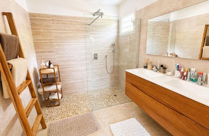 PETIT-BOURG — MAISON FAMILIALE AVEC PISCINE ET BELLES PRESTATIONS — photo 4