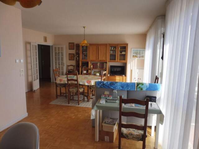 Appartement À Vendre — photo du bien