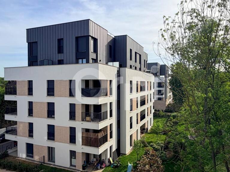 Appartement 2 pièces avec balcon  À Vendre — photo 1